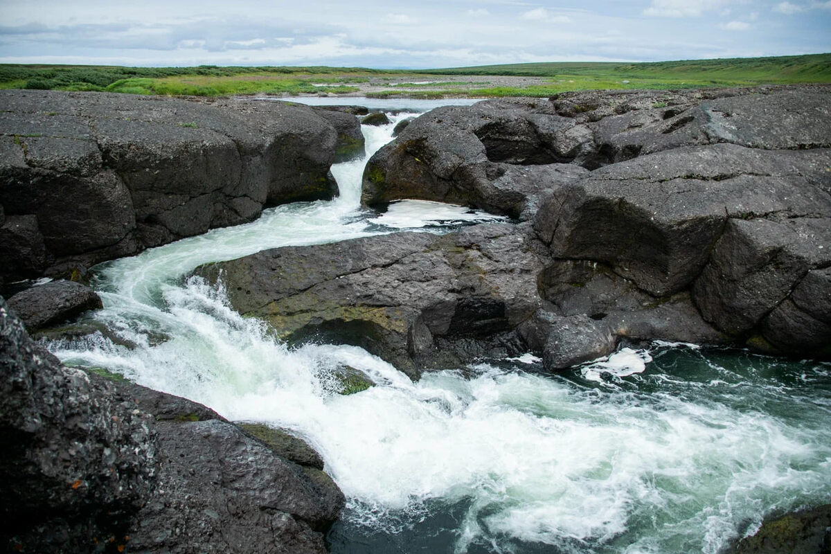 Место популярно у рафтеров: многие проходят Буредан на лодках и катамаранах. Фото: Олег Чегодаев / Яндекс Карты