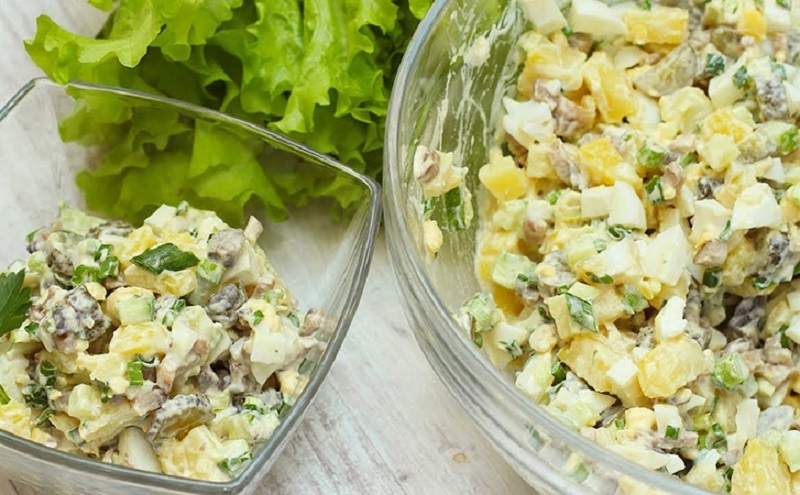 Вкусный салат из простых продуктов для праздничного стола 