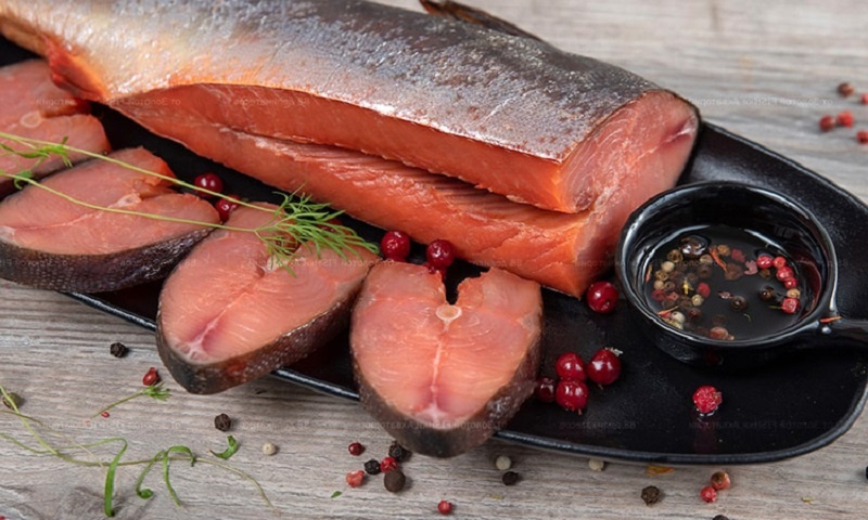 Горбуша, которая станет королевой новогоднего стола: простой рецепт сочной засолки