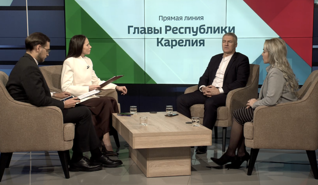    Фото: прямая линия главы Карелии