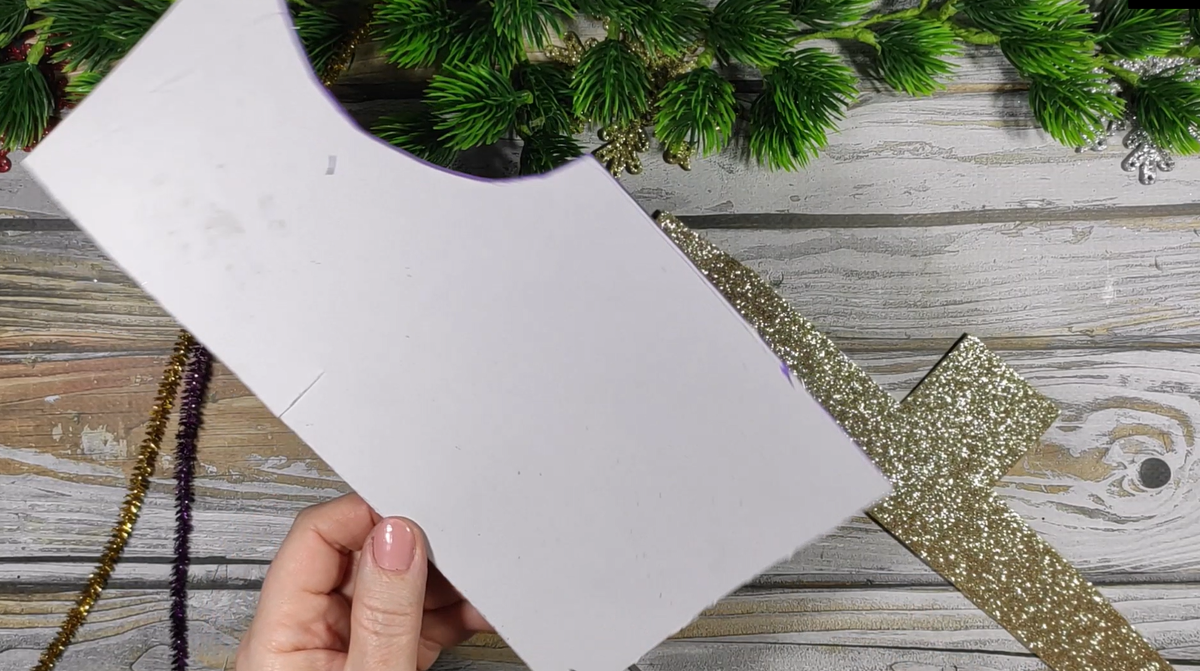  Фом с самоклеющейся стороной.