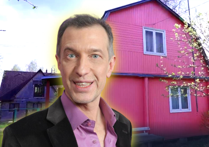 Розовая дача Сергея Соседова выделяется на фоне других домов. Фото: канал НТВ