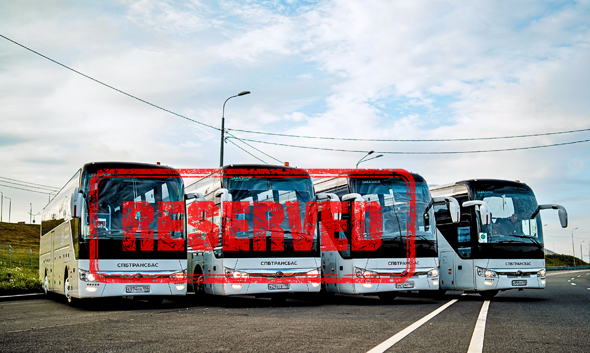 При поздней броне водитель выходит вне графика, автобус подаётся издалека, растёт холостой пробег и усложняется логистика, что повышает стоимость и риски задержек.