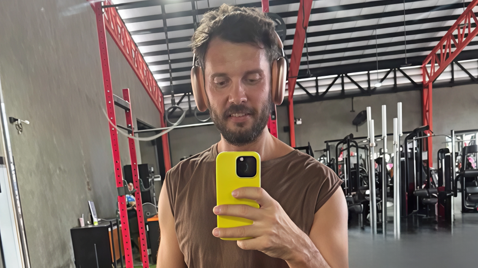 "Выбросил ее с пятого этажа": тирана и насильника депортировали в Россию