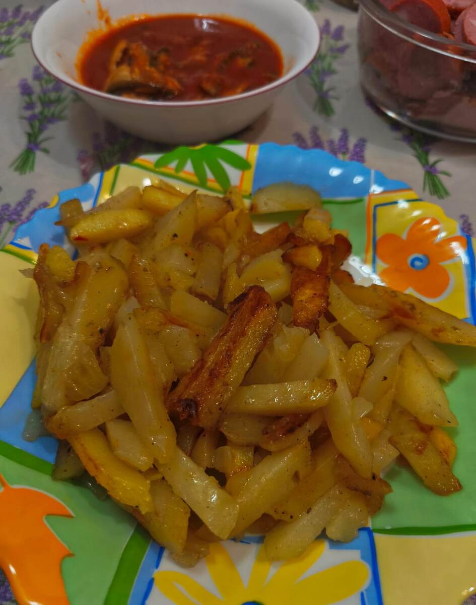 Вкусная жаренная картошка - просто приготовить.