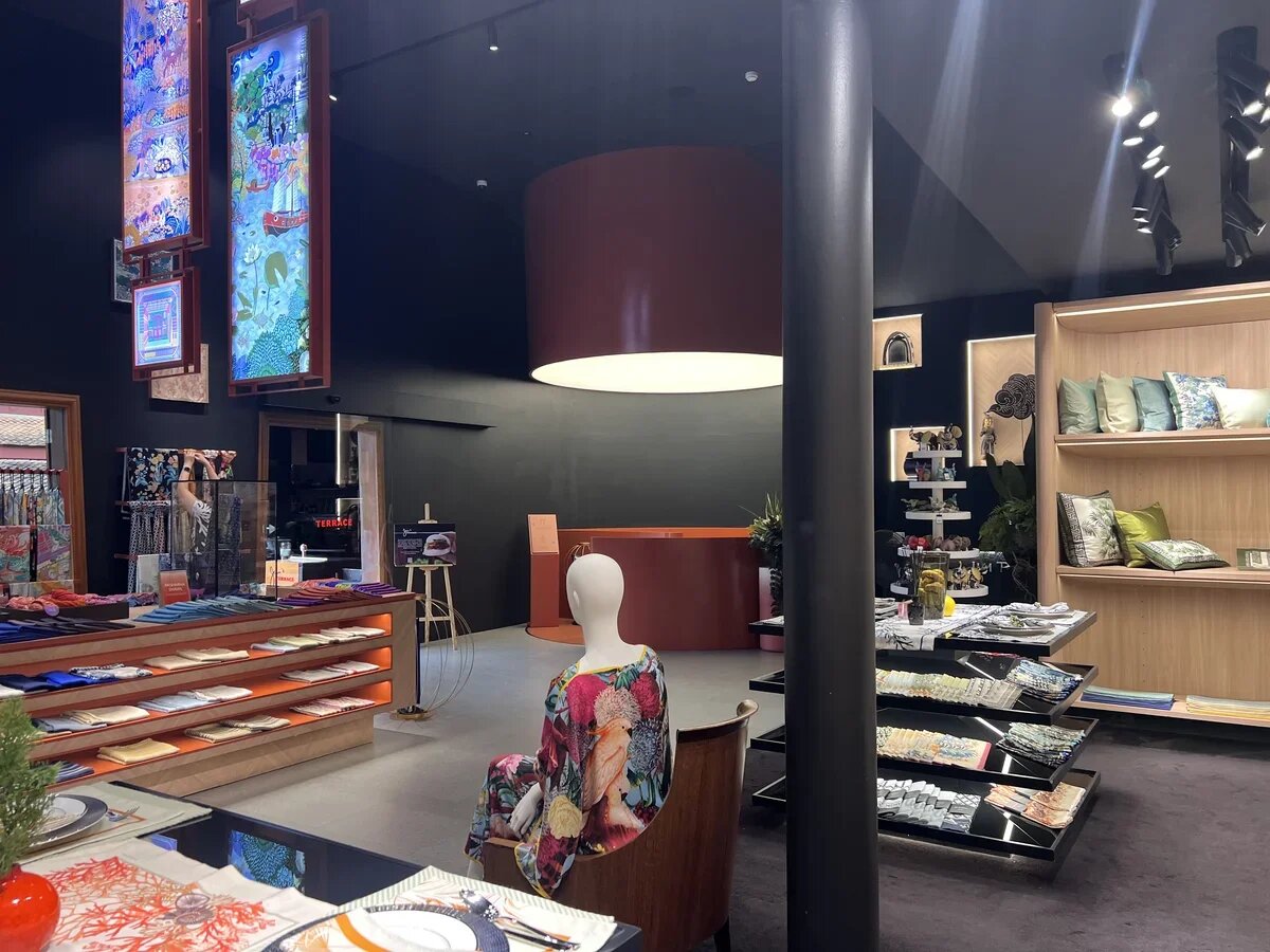    Шелк в магазине при Доме-музее Джима Томпсона в Бангкоке. Фото: АТОР