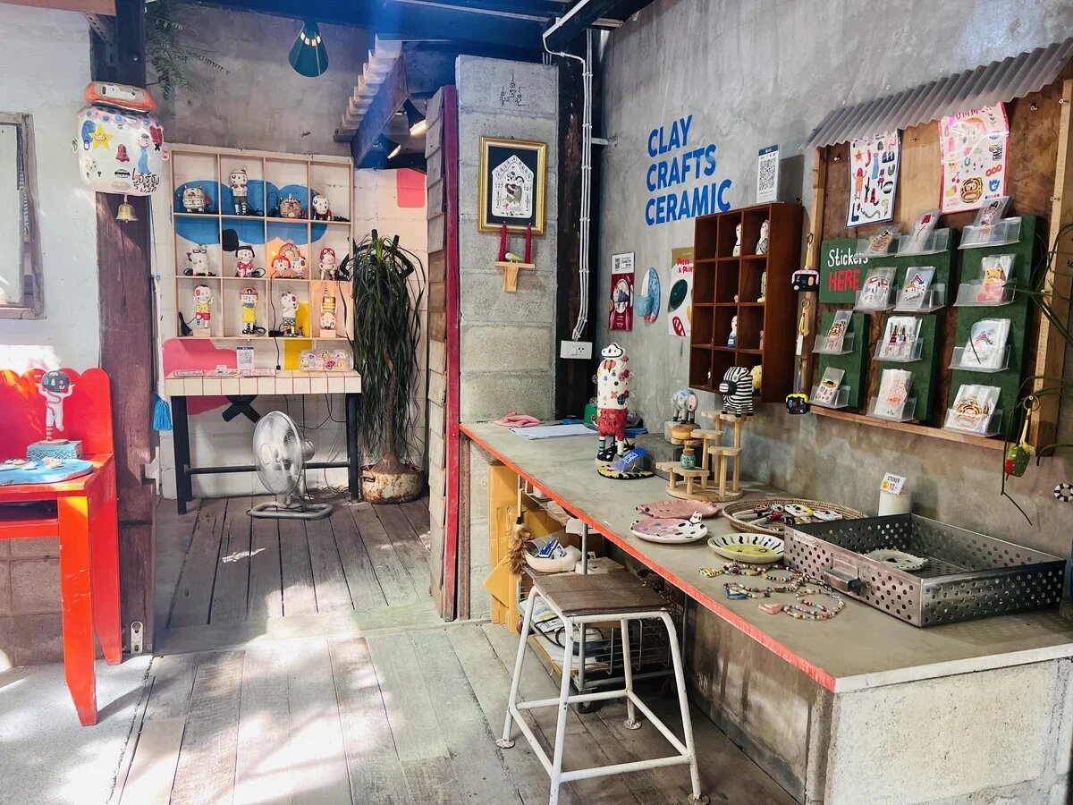    Оригинальные изделия из керамики. Чиангмай. Таиланд. Фото: АТОР