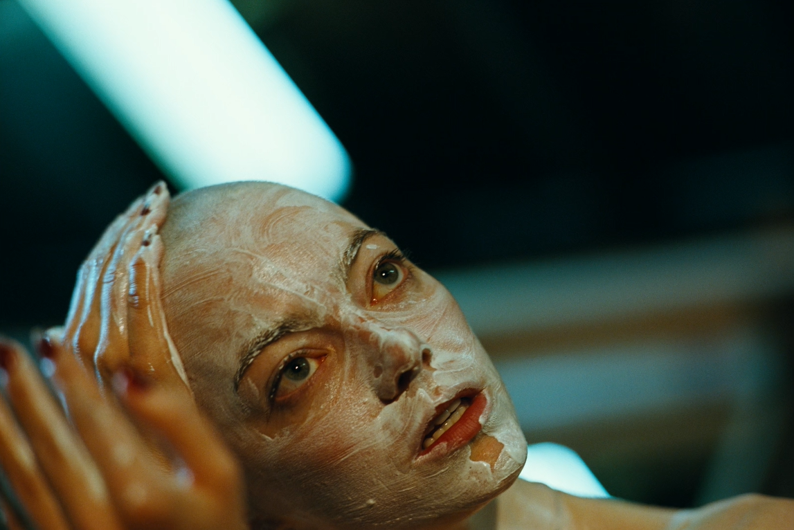 Кадр из Bugonia