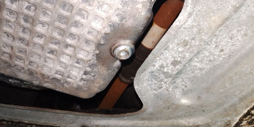 Сливная пробка двигателя ВАЗ-21129 на новой Лада Веcта NG. Как ее аккуратно скрутить?