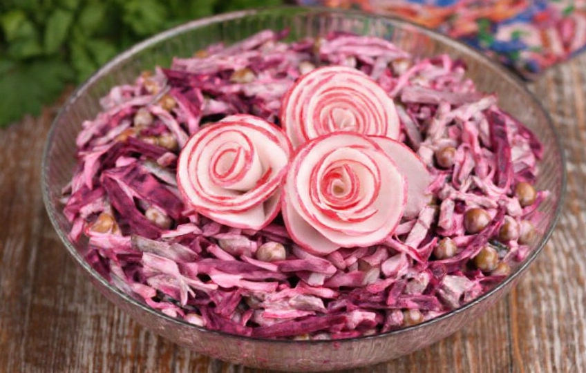 Необычные салаты со свёклой на праздничный стол (4 рецепта)