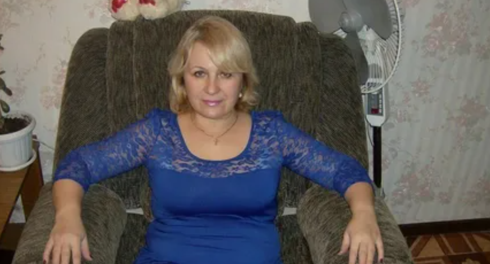 Вернулась домой и увидела, что свекровь перестирывает мое белье. «Ты плохо стираешь, порошка жалеешь». Меня трясло от такой «заботы»