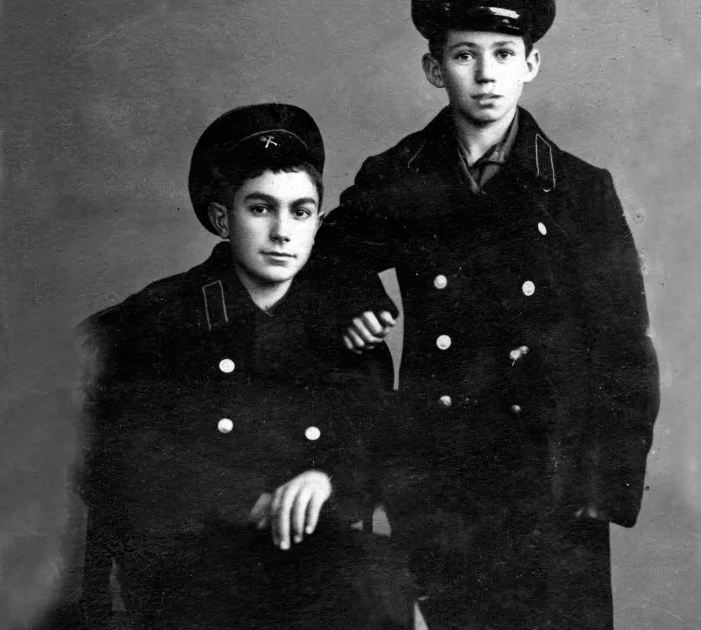 Павел Луспекаев в юности