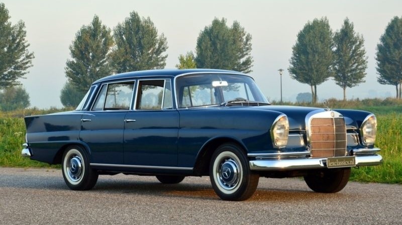 Mercedes-Benz 220S (W111)