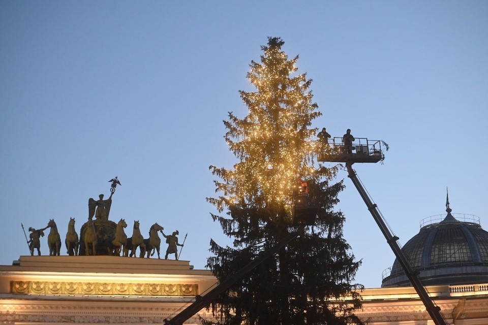    Елочка, гори! Алексей БУЛАТОВ