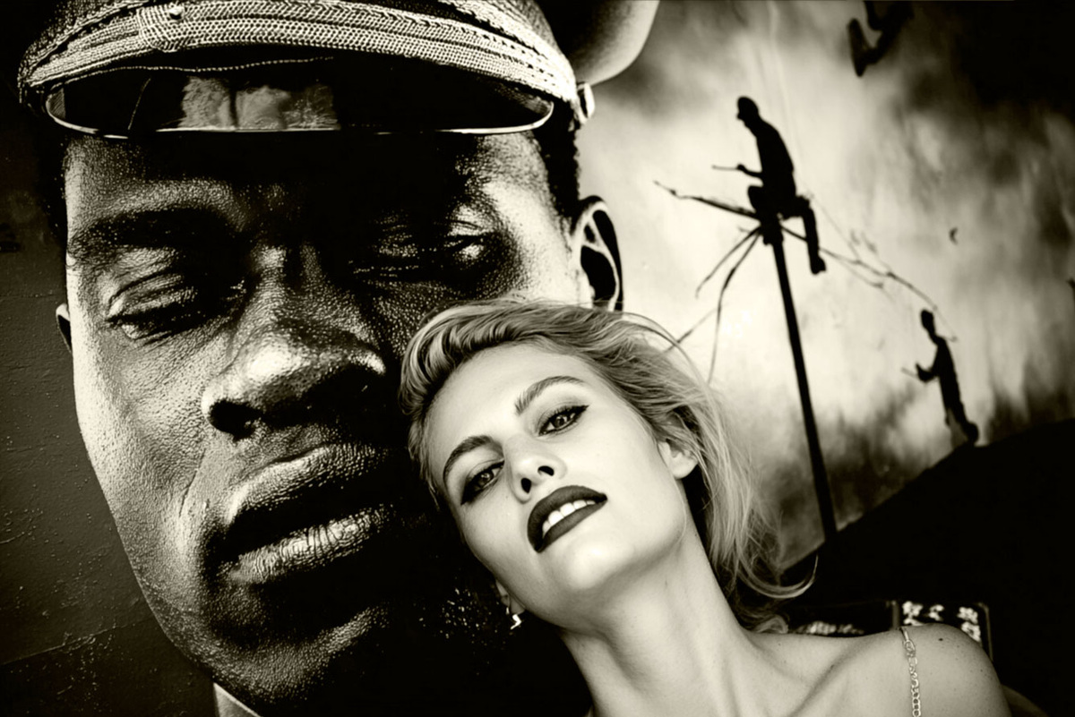 Эти отношения без обязательств создают альтернативную систему связей, ценящую изменчивость и непринуждённость в «огромной вселенной романтики и любви»