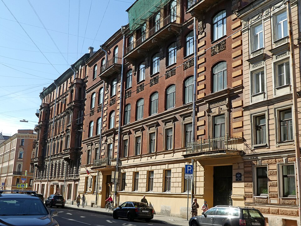 Санкт-Петербург, ул. Маяковского, дом 16. Здание, в котором была расположена гимназия