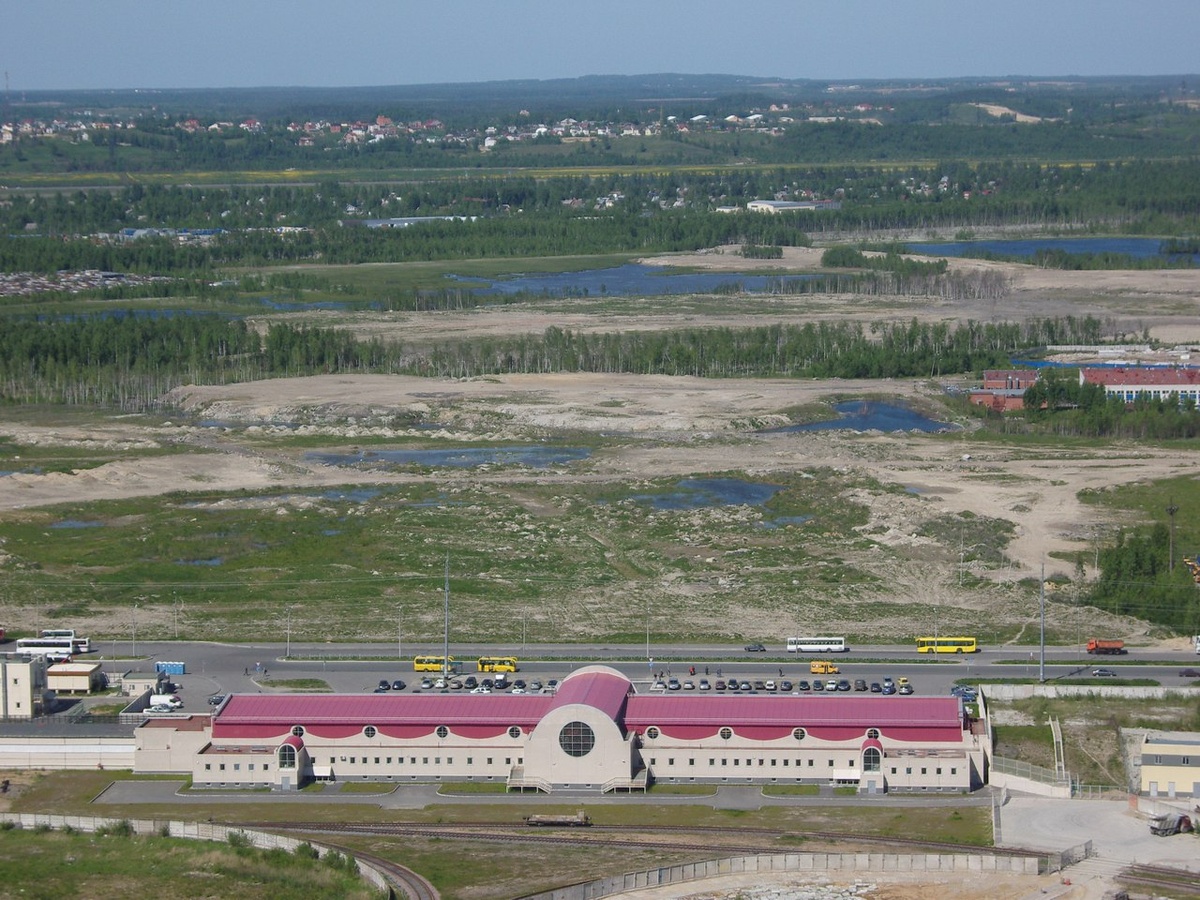 Станция метро Парнас в 2007 году