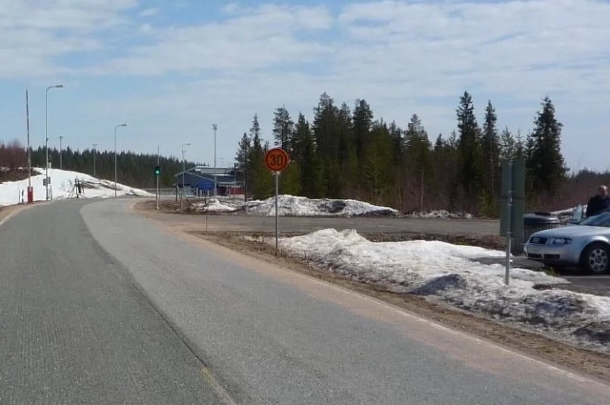    В Финляндии десятки авто поучаствовали в пробегах за открытие границы с РФ