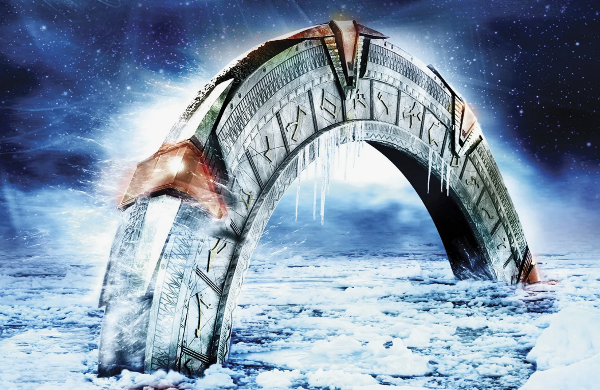 Ангельский алфавит можно было увидеть в фильме «Звездные врата». Рассмотрите, пожалуйста, внимательно картинку 🤗