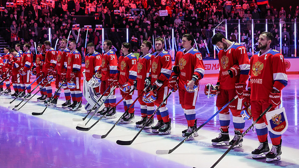 Александр Елесин - капитан сборной России (первый справа).📷Фото: ФЕДЕРАЦИЯ ХОККЕЯ РОССИИ