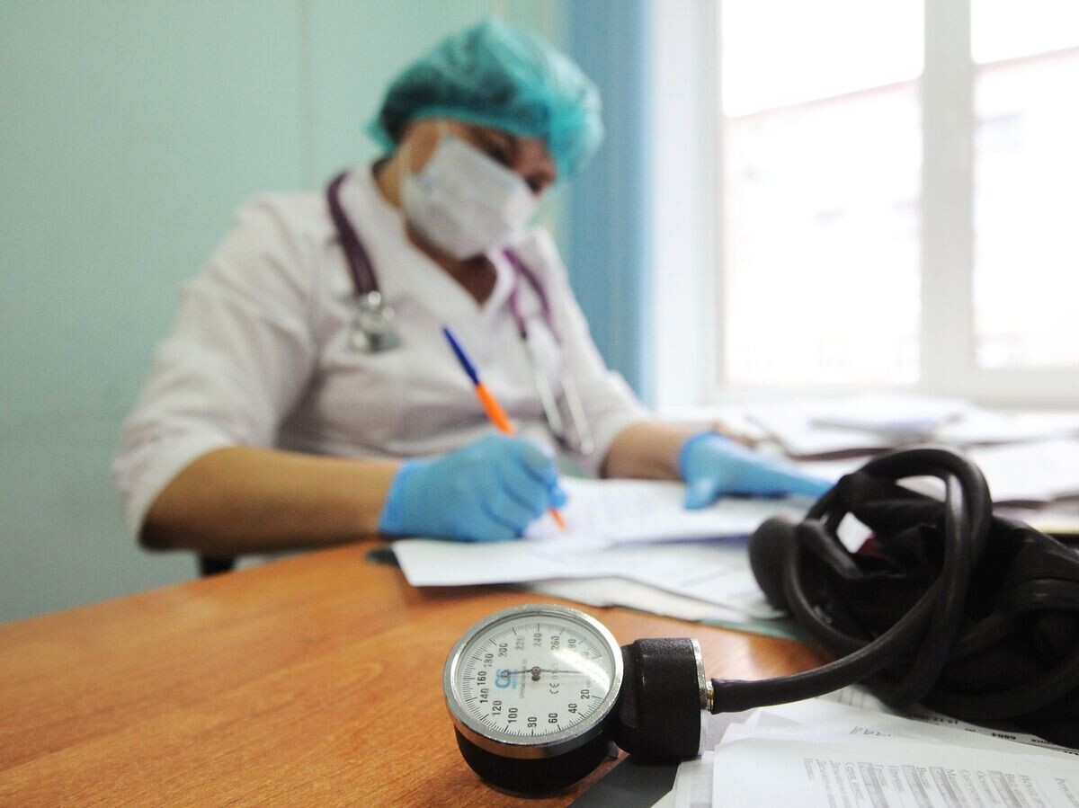    Участковый врач - терапевт поликлиники заполняет медицинскую документацию | © РИА Новости / Алексей Сухоруков