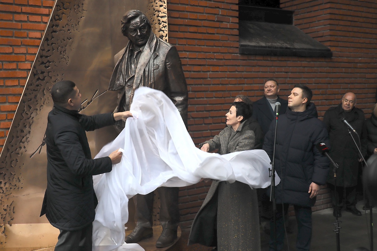    Открытие памятника народному артисту РФ, основателю и бывшему художественному руководителю Татра на Таганке Юрию Петровичу Любимову./Аркадий Колыбалов/РГ