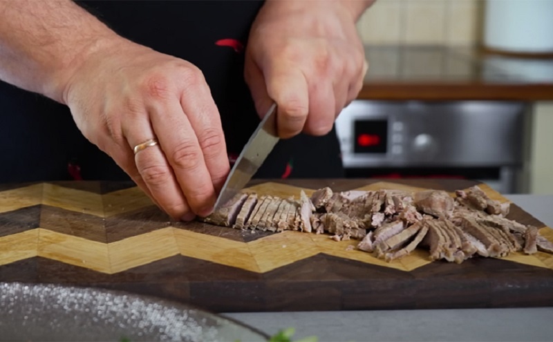 Знаменитый салат «Тбилиси» готовим на новогодний стол