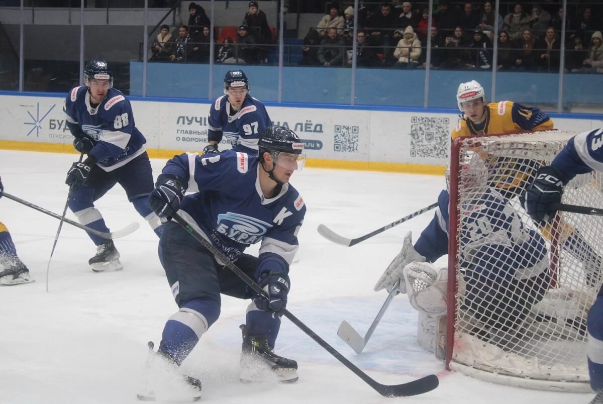    «Буран» в Воронеже проиграл аутсайдеру со счетом 2:6