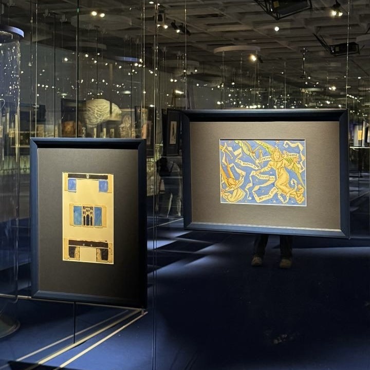 На выставке 