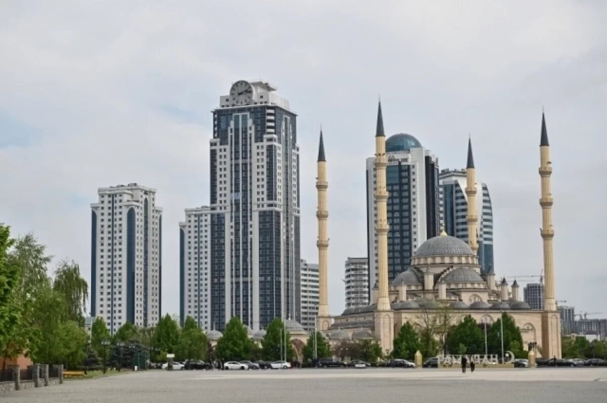    В Грозном восстановили здание бизнес-центра, пострадавшего при атаке БПЛА