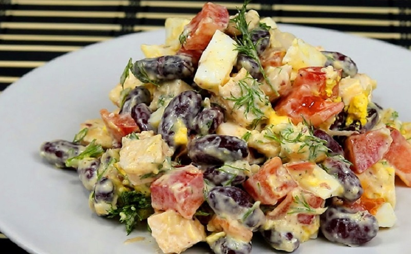 Легкий салат для новогоднего стола: бюджетно, быстро и невероятно вкусно