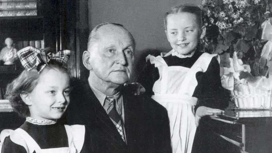 Александр Вертинский с дочками Марианной и Анастасией