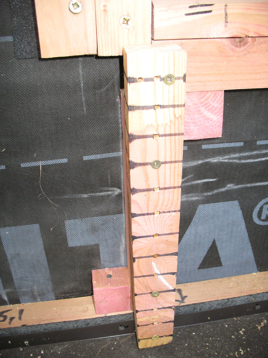 Закрепление бруска бобышками.