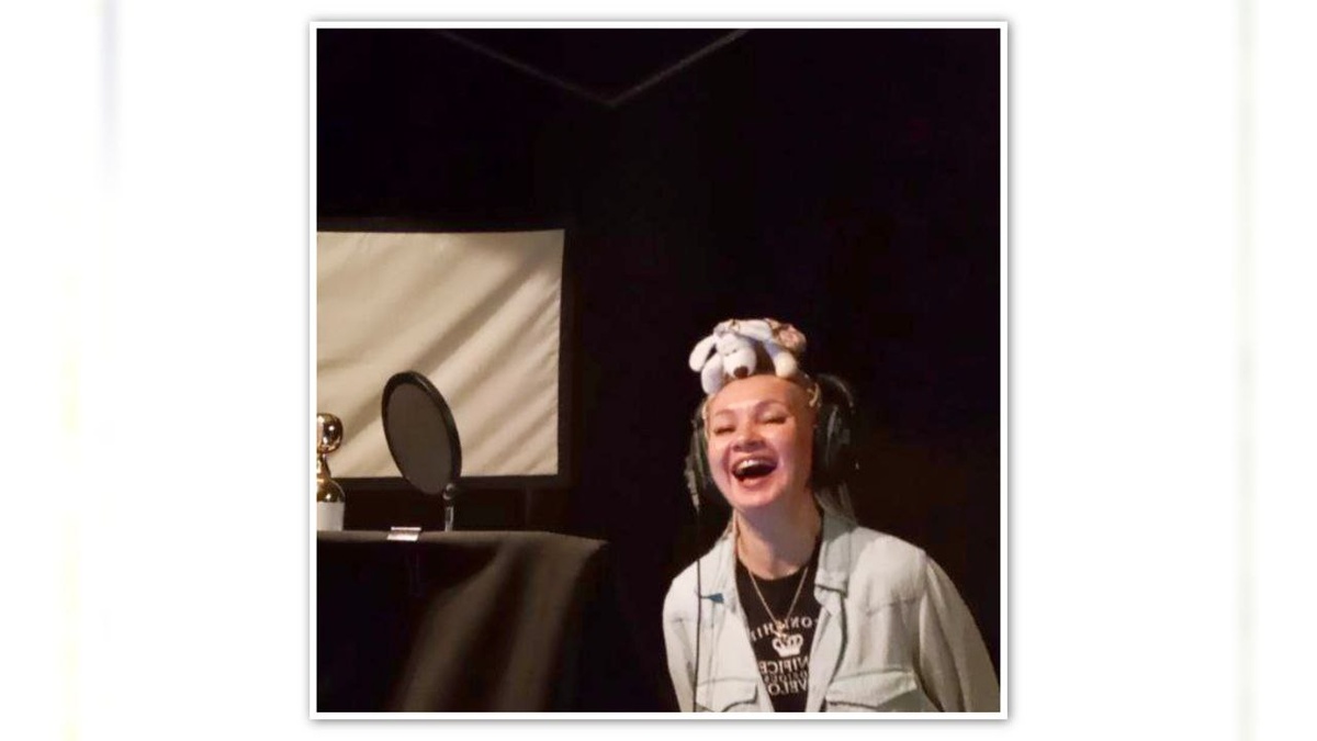 Певица в полной тишине