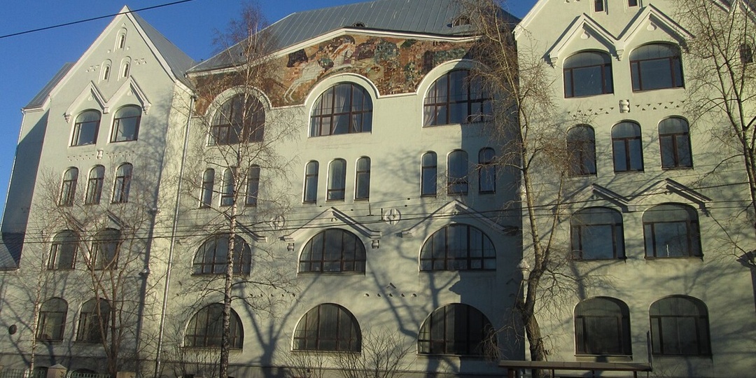 Дом-терем на Девичьем поле и его жители