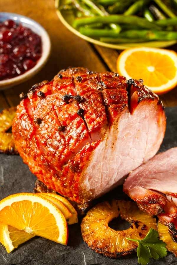 Традиционное на Тринбаго Рождественское блюдо: запечённая в мёде ветчина с ананасами. Чтобы приготовить - покупай куриную ветчину тут: https://ya.cc/8FEovP
Ну а с нас рецепт ;)