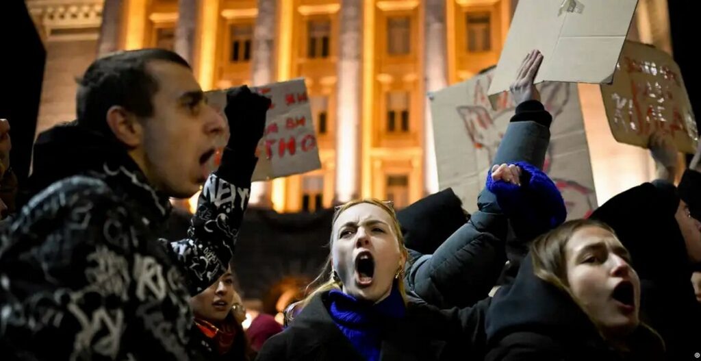 Премьер-министра Болгарии сместили зумеры?