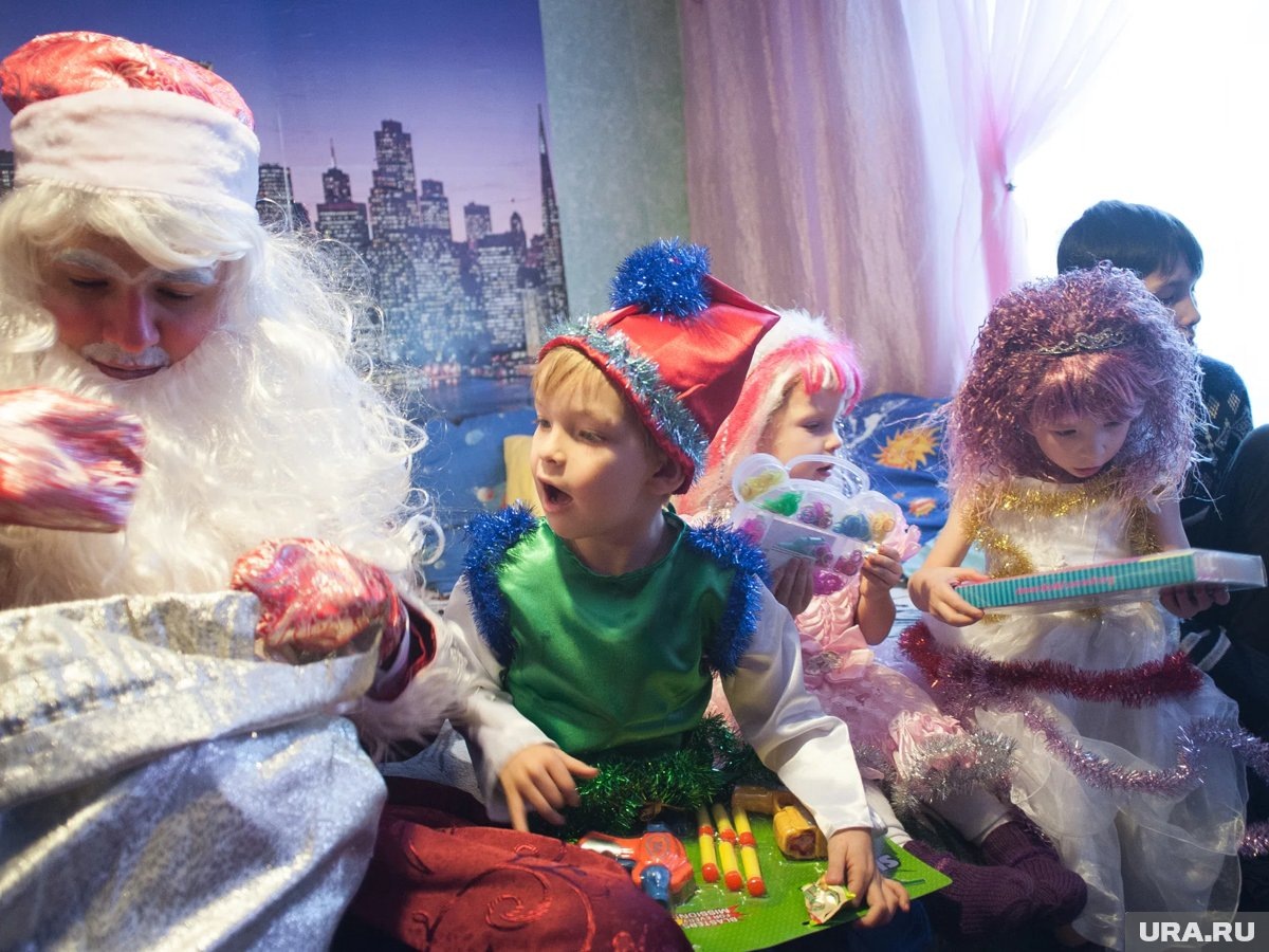     Дед Мороз и Снегурочка в гостях - незабываемые впечатления для малышей