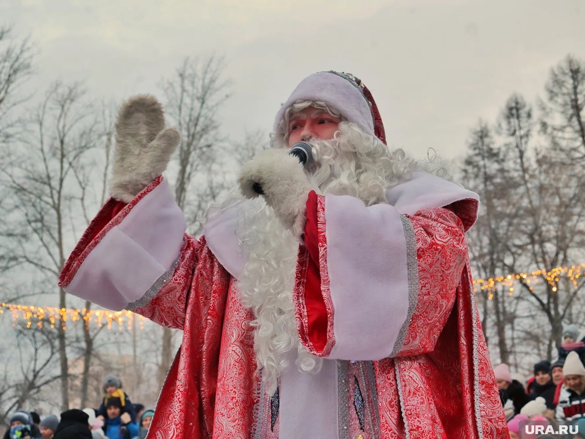    Некоторые начинают бронировать артистов с конца лета