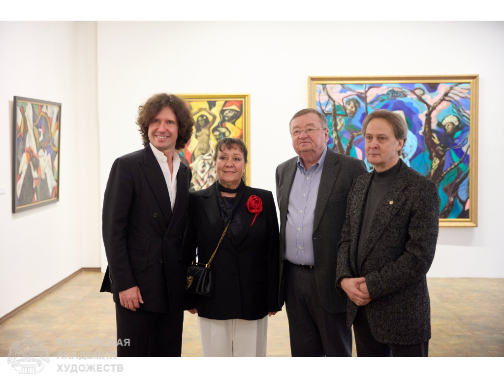 Гости выставки «Пробуждение Сакрального» Веры Мыльниковой в МВК РАХ (Москва, Пречистенка, 19). Фото: Виктор Берёзкин, пресс-служба РАХ. 2025