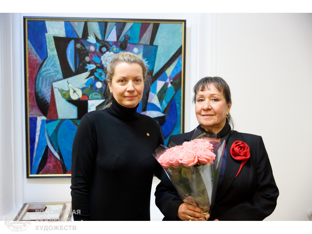 Гости выставки «Пробуждение Сакрального» Веры Мыльниковой в МВК РАХ (Москва, Пречистенка, 19). Фото: Виктор Берёзкин, пресс-служба РАХ. 2025