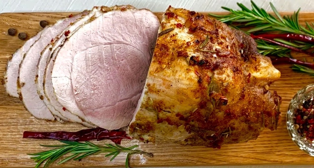 Мясную нарезку больше не покупаю. Готовлю сама и при этом экономлю. Получается в разы полезнее и вкуснее.