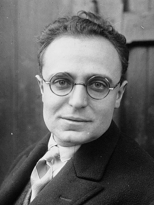 Пьер Жюль Кот - французский политический деятель. Лауреат Международной Сталинской премии «За укрепление мира между народами» за 1953 год.