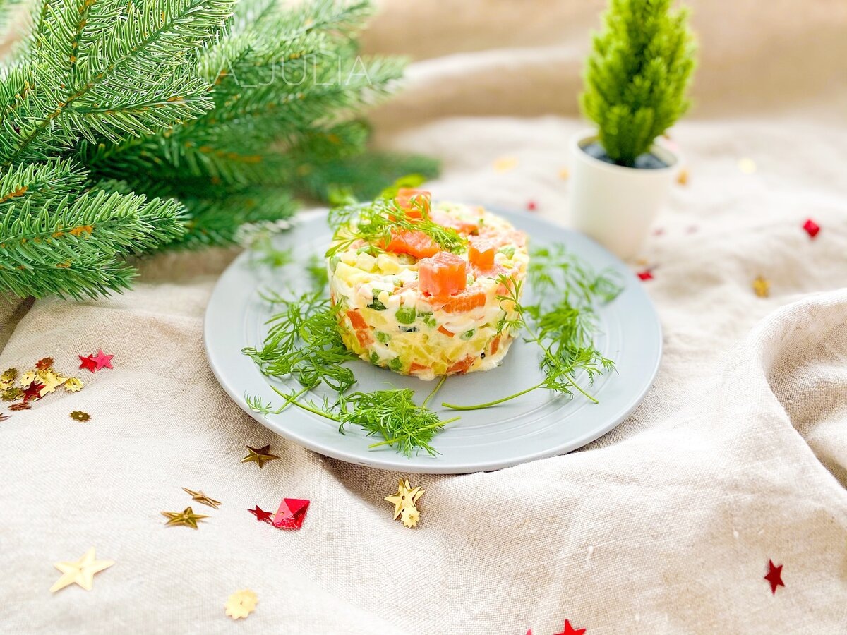 Оливье с красной рыбой, фото гастроблог Сладкий Персик 