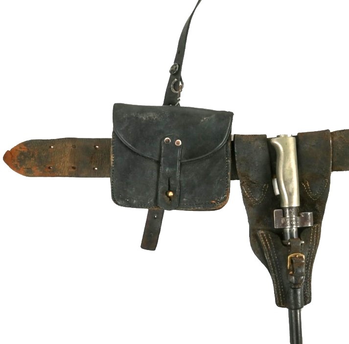 Подсумок и лопасть для штыка.