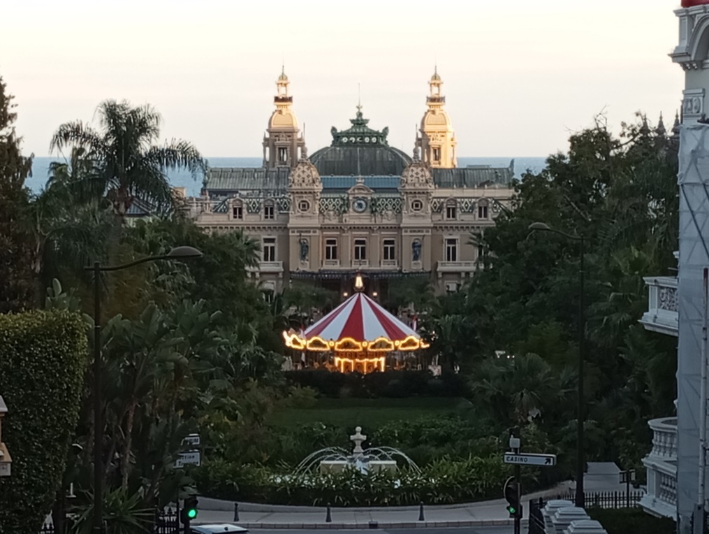 Вид на Казино из отеля