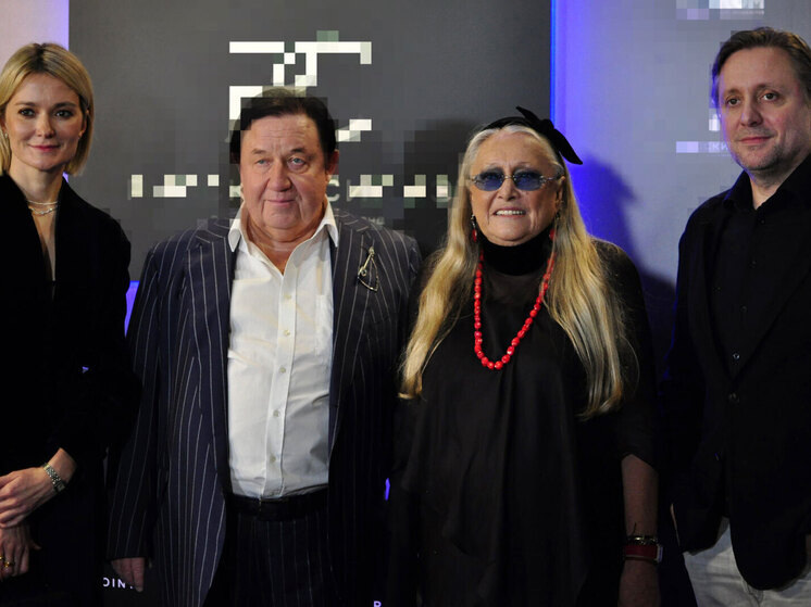     Слева направо: Надежда Михалкова, Александр Митрошенков, Татьяна и Артем Михалковы. / Мадина Черчесова