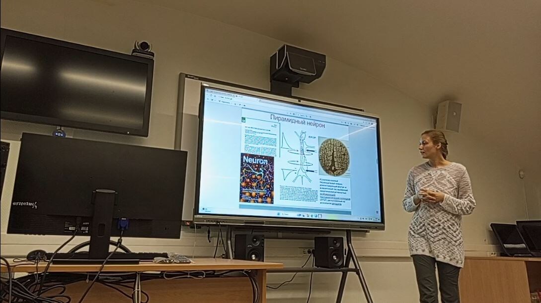 Это я, Кочеткова Наталья, приятно познакомиться с кем ещё не знакомы. Я научный психолог (очное обучение в МГУ по направлениям клиническая психология, нейропсихология) и автор большинства статей на этом канале. Также иногда статьи создаются из мыслей читателей, историй доверителей и пользователей нашего сайта KgMinus.ru.