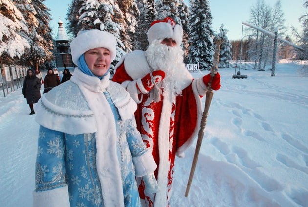 Дед Мороз встречает гостей Малых Корел в своей резиденции