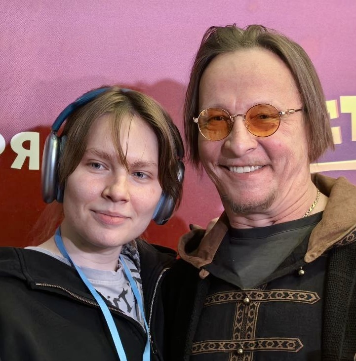    Иван Охлобыстин с дочерью Варварой на премьере фильма «Простоквашино»Фото Сергея Черных